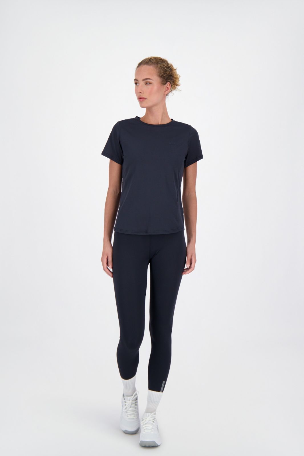 BASIC PERFORMANCE T-SHIRT