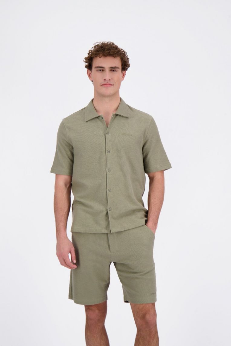 WOVEN SHORT SLEEVE SHIRT